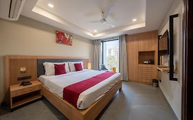Saltstayz Select - Golf Course Road & Sector 57